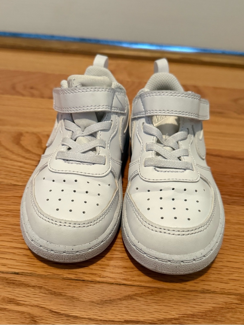 Kids White Nike Sneakers - size 9c